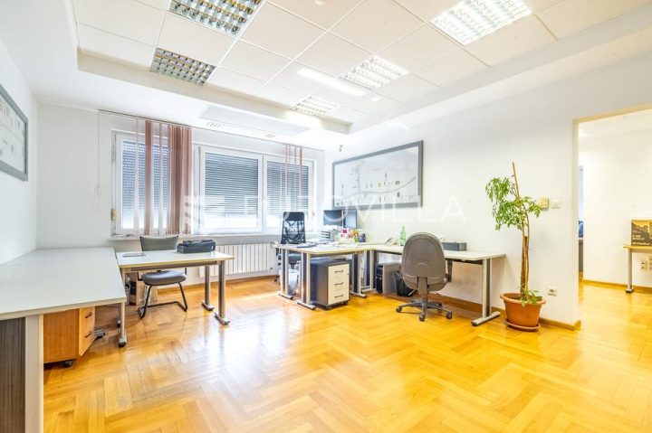 Locaux commerciaux à vendre 418 m² – Kanal