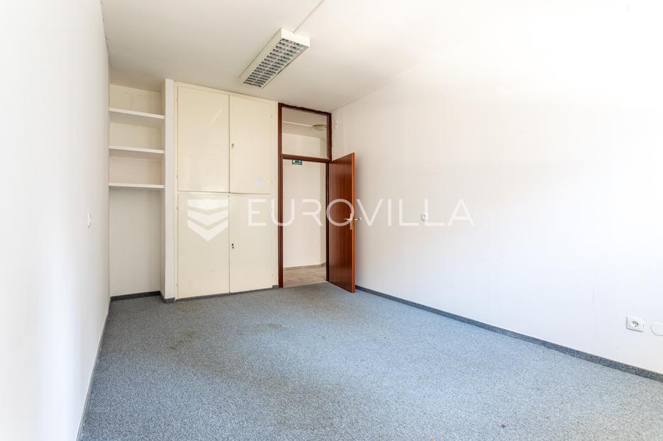 Komerčné Na predaj -  Split