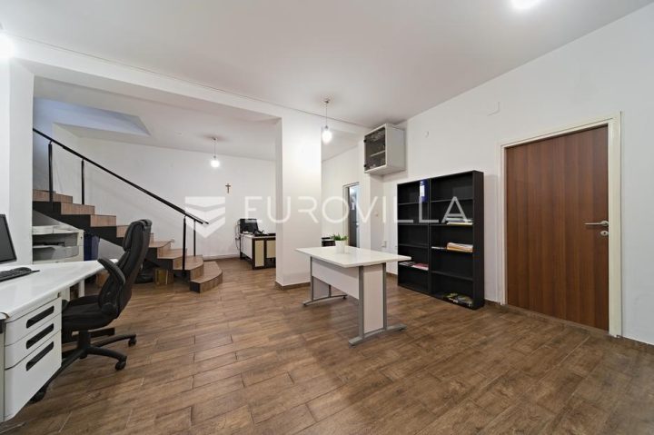 Business premises for sale 101 m² – Gornji Grad / Centar