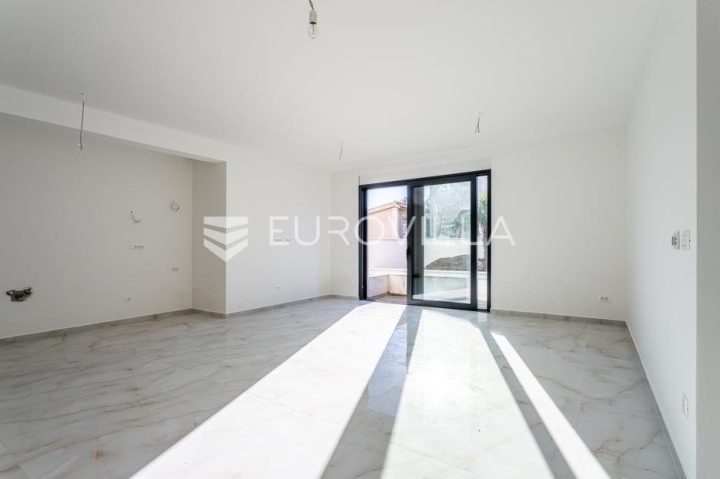 Flat for sale 120 m² – Okrug Gornji