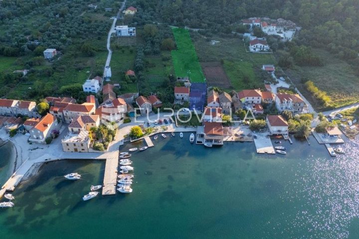 Zemljište na prodaju 2766 m² – Broce