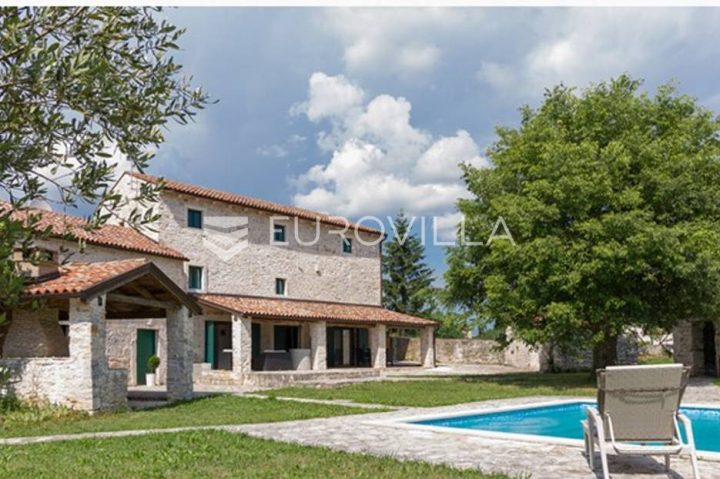 Kuća na prodaju 280 m² – Barban