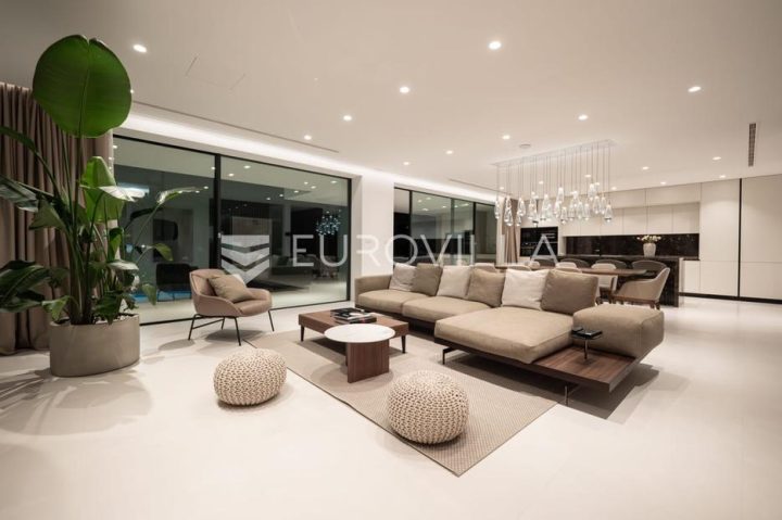 Kuća na prodaju 400 m² – Podstrana