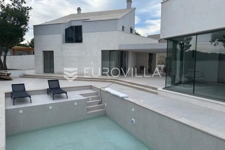 Kuća na prodaju 435 m² – Gornji Humac