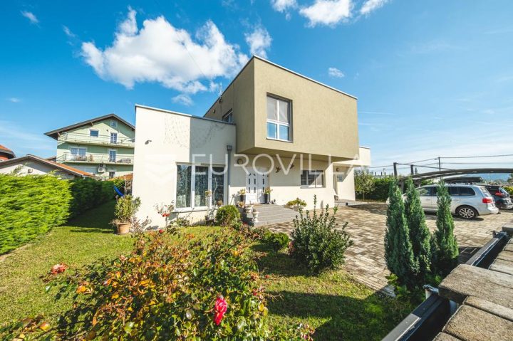 House for sale 301 m² – Centar