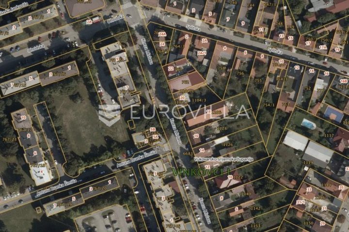 Haus zu verkaufen 1622 m² – Lapovci