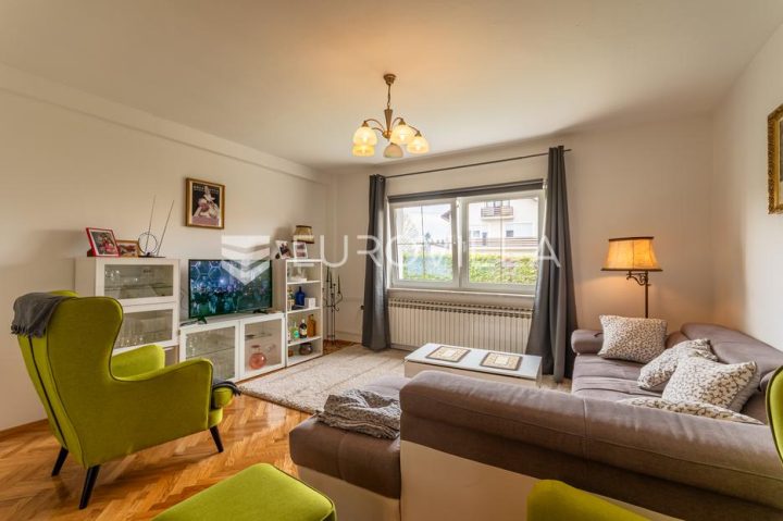House for sale 305 m² – Gornji Kneginec