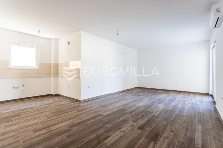 Apartmán na predaj 111 m² – Okrug Gornji
