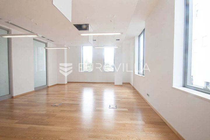 Komerčné na predaj 64 m² – Trstenik