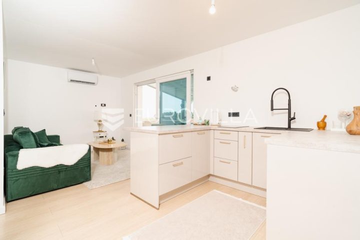 Haus zu verkaufen 280 m² – Preko