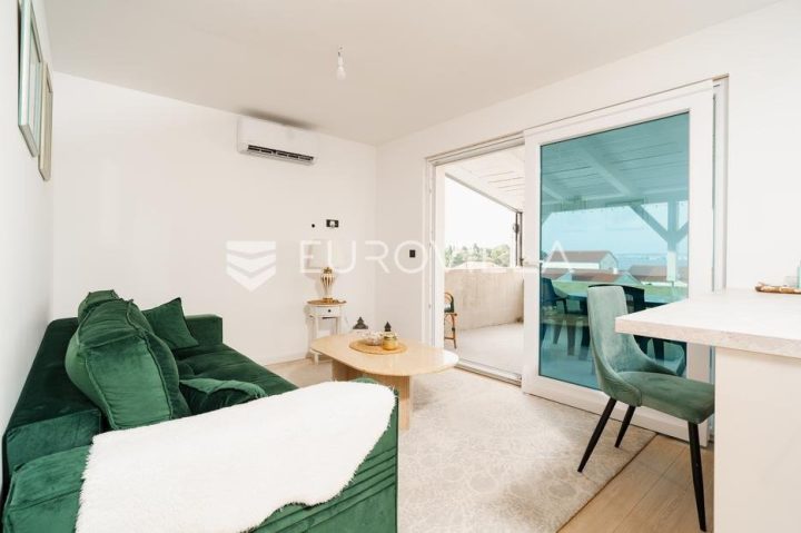 Kuća na prodaju 280 m² – Preko