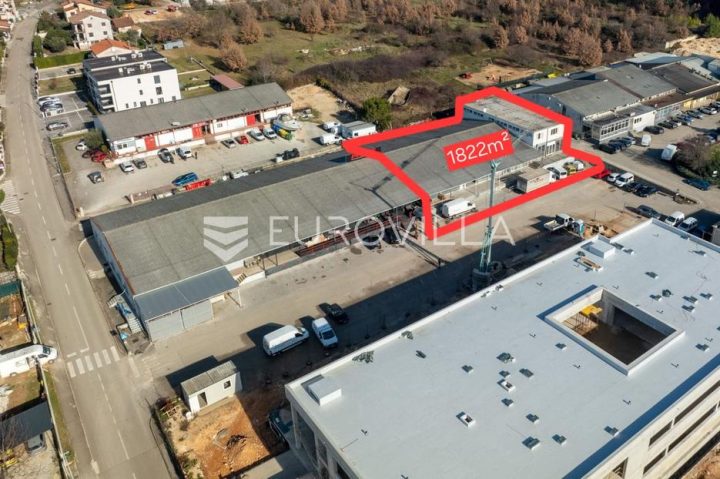 Lokal użytkowy na sprzedaż 1822 m² – Poreč