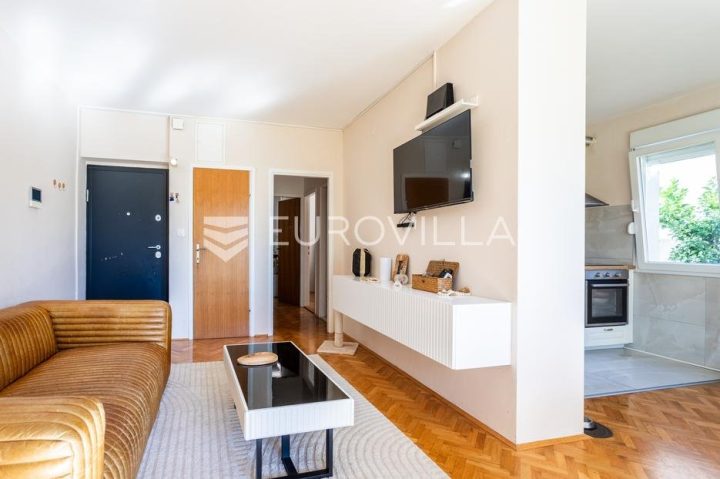 Stan na prodaju 191 m² – Meje