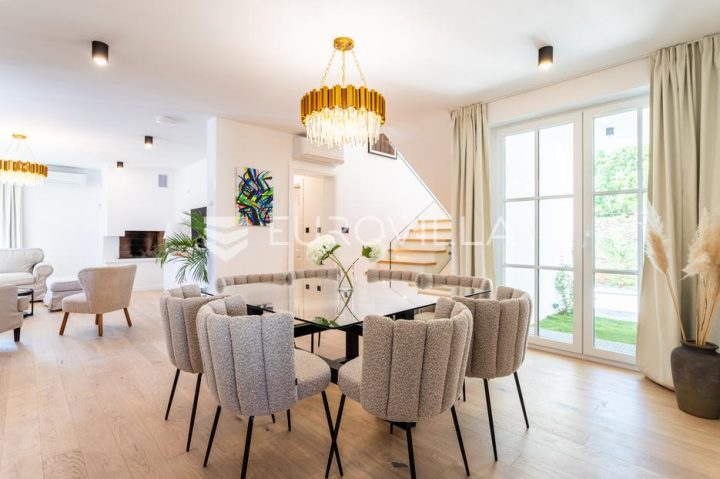 Dům na prodej 433 m² – Ražanj