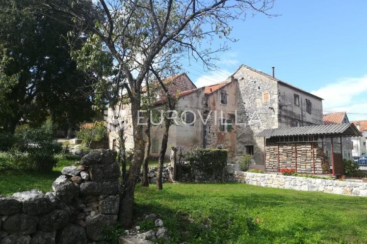 Dom na sprzedaż 223 m² – Brnaze