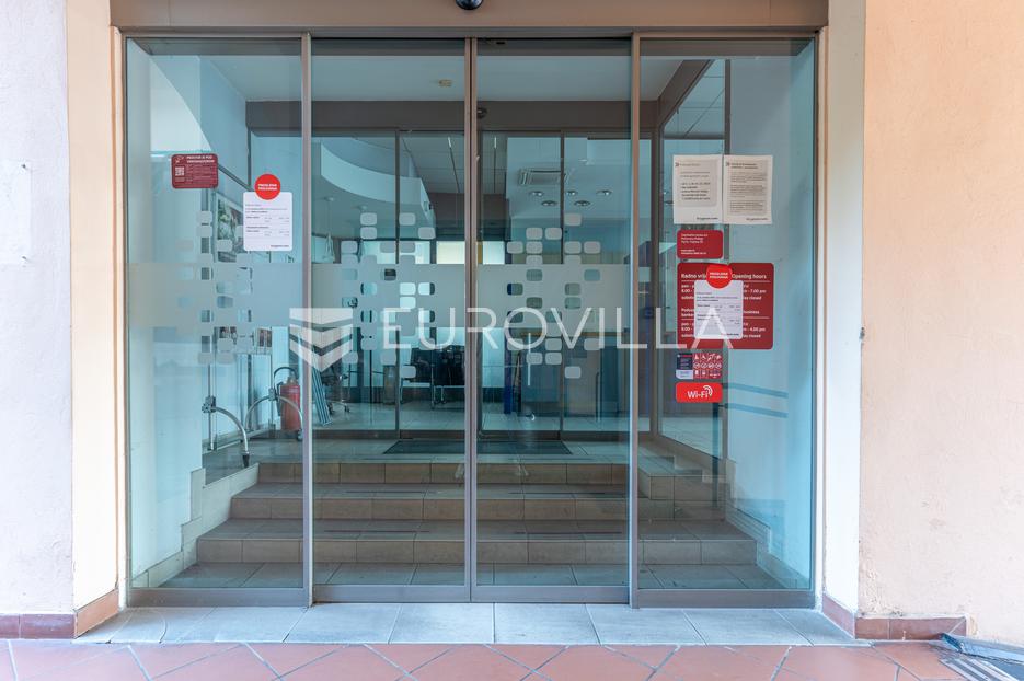 Locaux commerciaux À vendre -  Požega