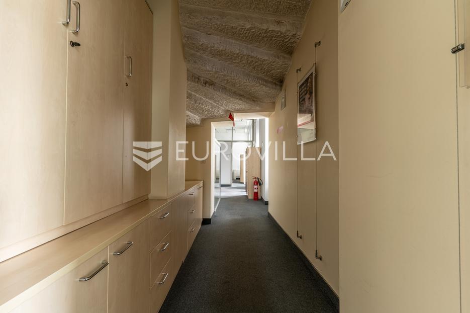 Locaux commerciaux À vendre -  Požega