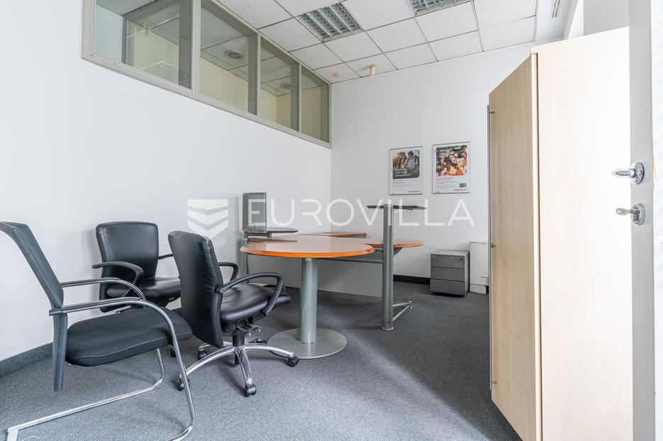 Locaux commerciaux À vendre -  Požega