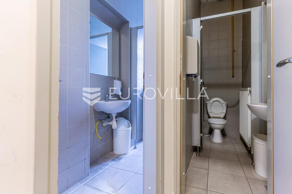 Locaux commerciaux À vendre -  Požega