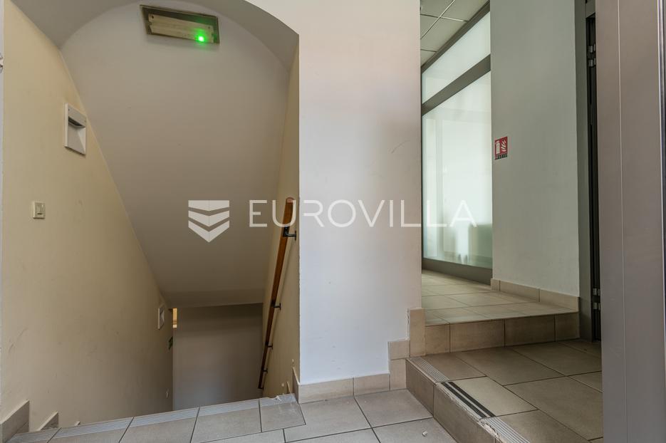 Locaux commerciaux À vendre -  Požega
