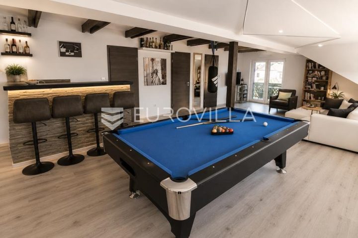 Kuća na prodaju 306 m² – Banfica