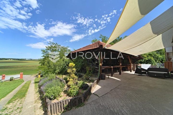 Maison à vendre 300 m² – Popovac