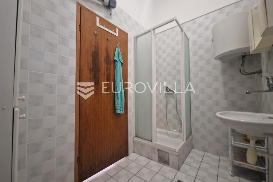 House For sale -  Vir