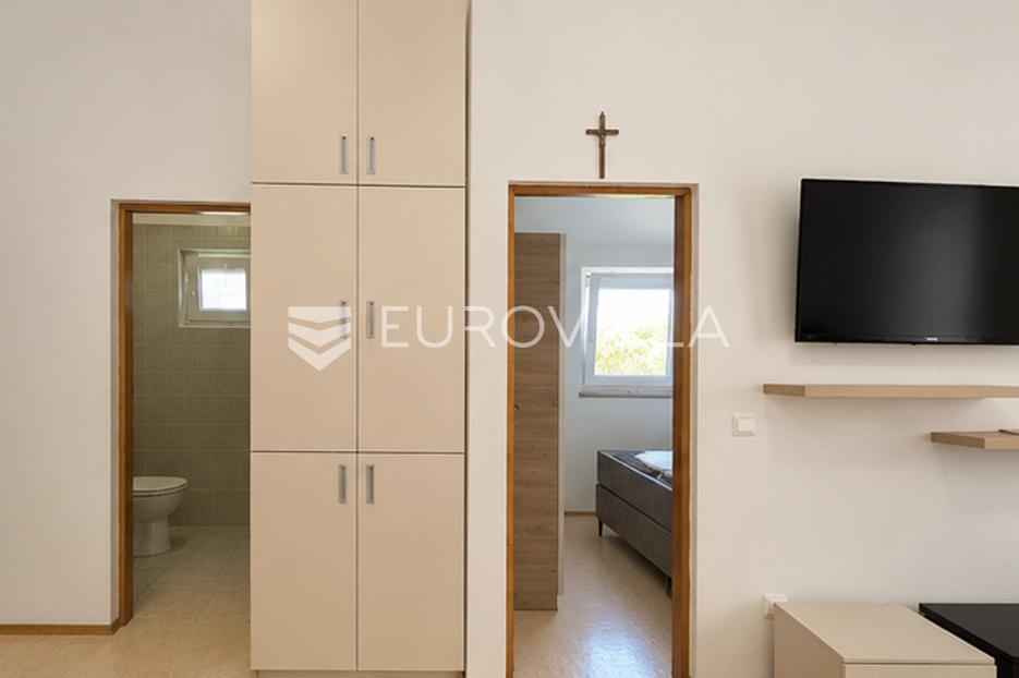 House For sale -  Vir