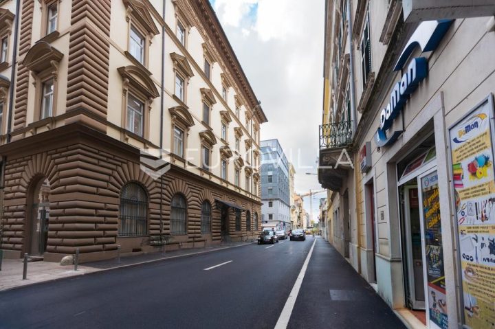 Commerciale in vendita 169 m² – Centar