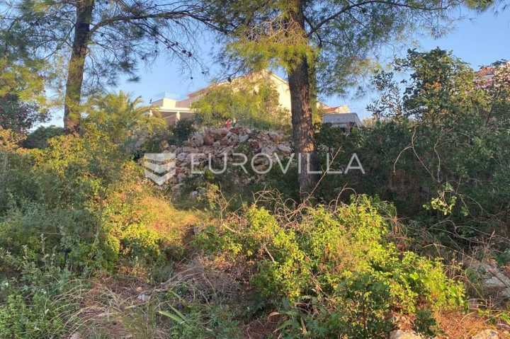 Zemljište na prodaju 541 m² – Sutivan