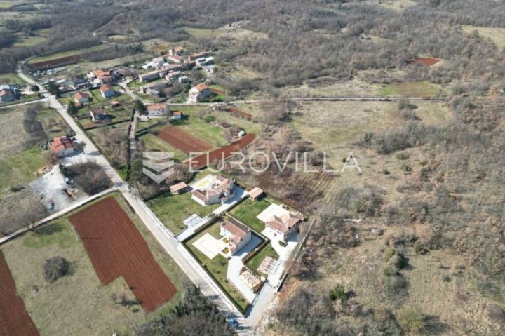 Pozemek na prodej 3100 m² – Muntrilj