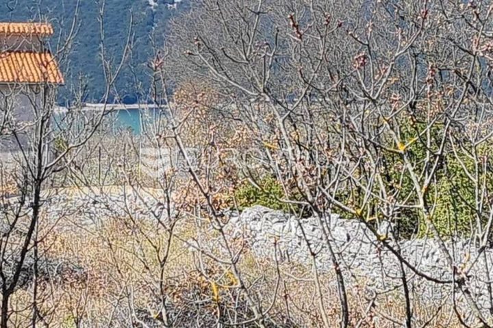 Pozemok na predaj 1299 m² – Trget