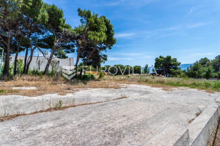 Land for sale 1983 m² – Bol