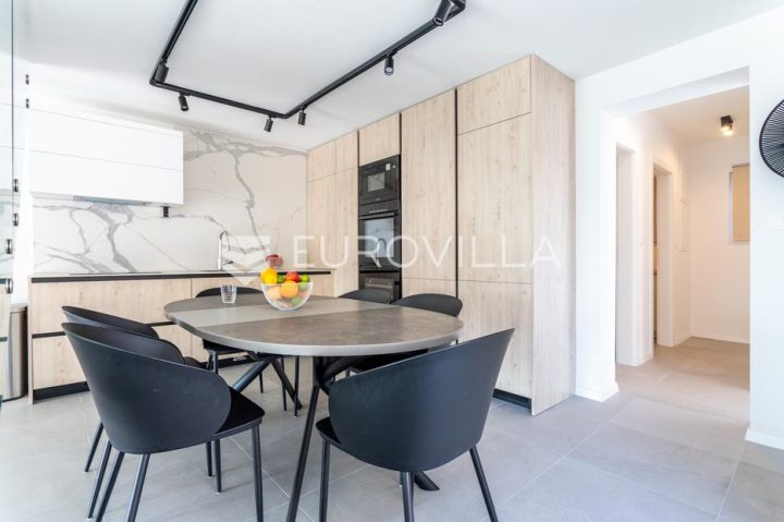 Dom na predaj 232 m² – Okrug Gornji