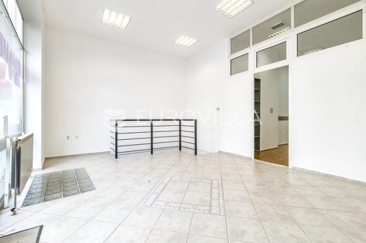 Poslovni prostor na prodaju 70 m² – Knežija