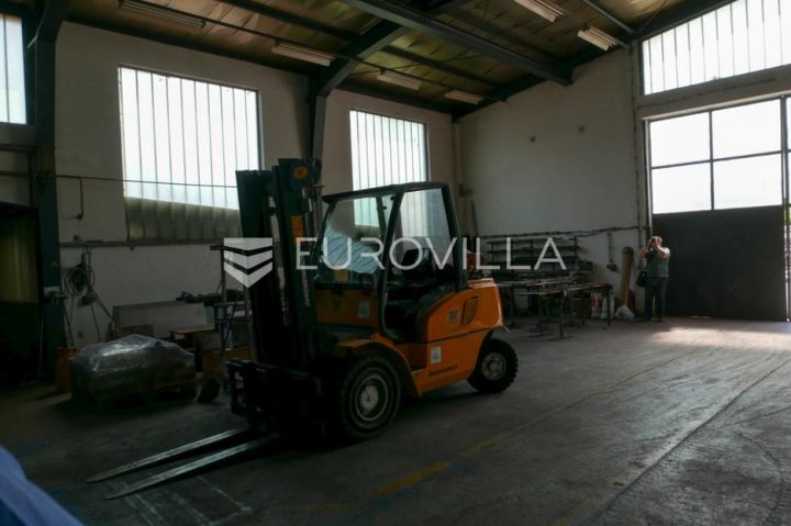Business premises for sale 2180 m² – Gračani