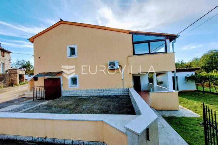 Hiša na predaj 170 m² – Karojba