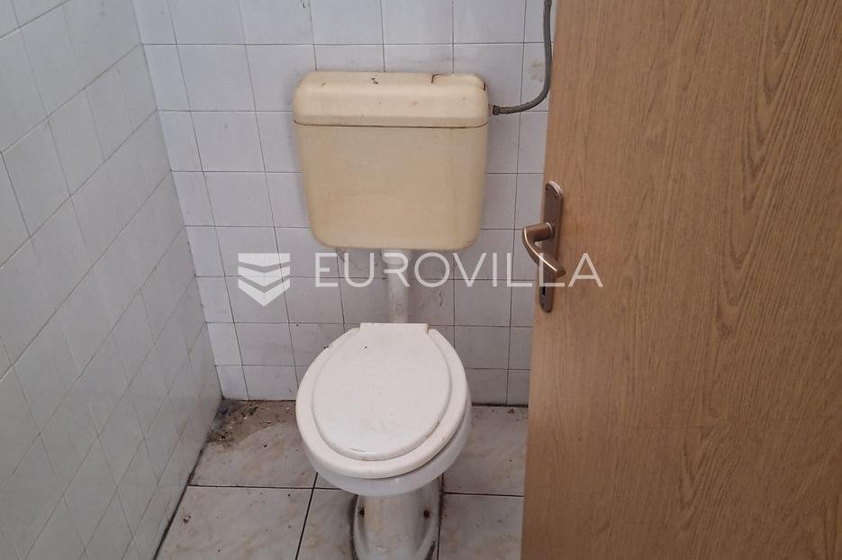 Locaux commerciaux À vendre - Karlovačka Karlovac