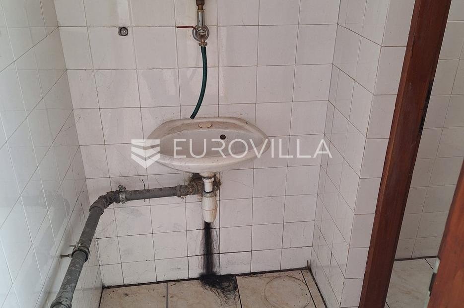Locaux commerciaux À vendre - Karlovačka Karlovac