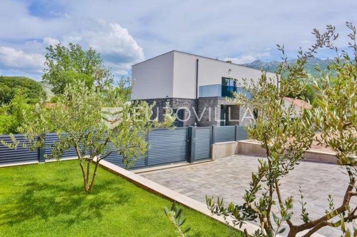Kuća za najam 350 m² – Dugopolje