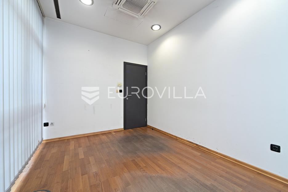 Commerciale In vendita -  Osijek