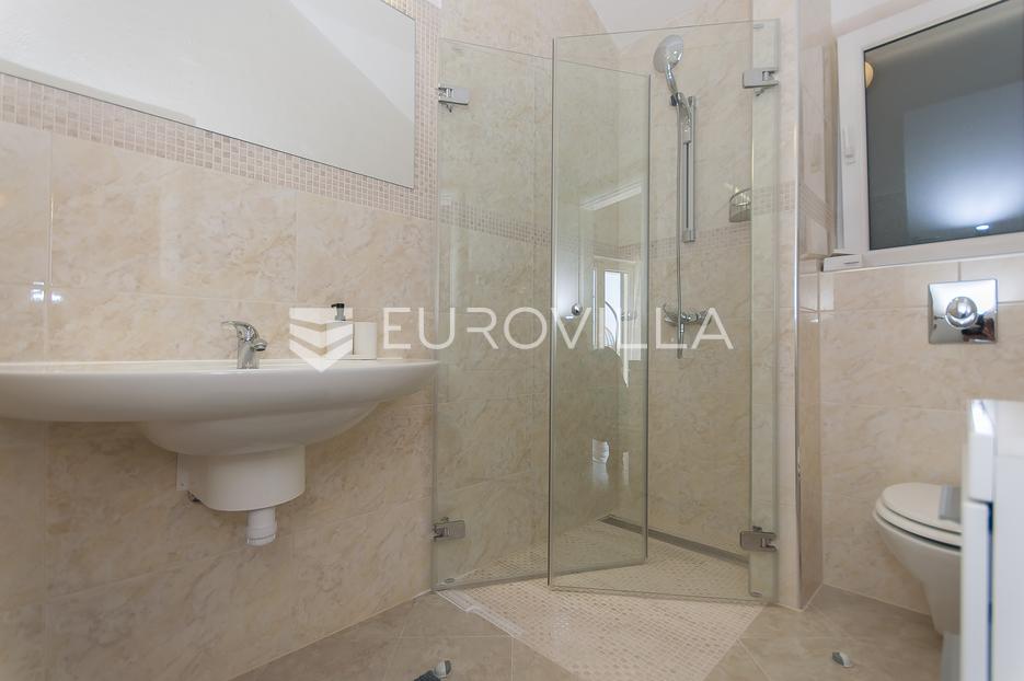 Casa In vendita -  Dugi Rat