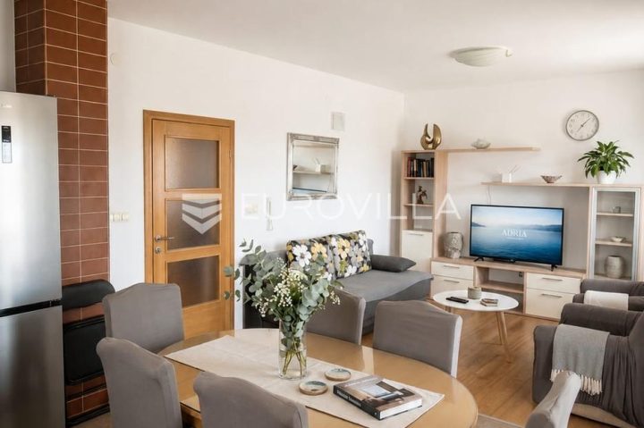 Apartmán na predaj 100 m² – Kaštel Novi