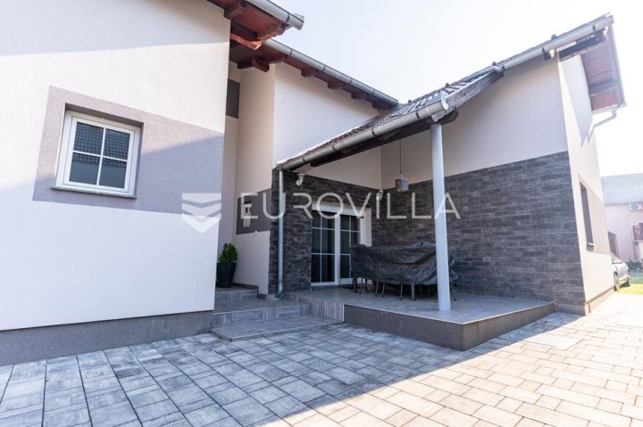 House for sale 478 m² – Centar