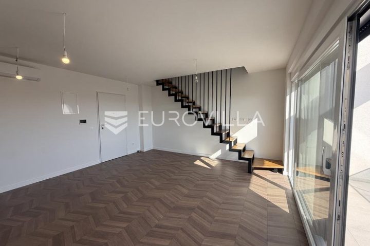 Flat For sale - Splitsko-dalmatinska Kaštela - foto 2/2