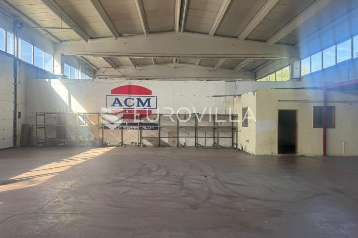 Commerciale da affittare 940 m² – Buzin