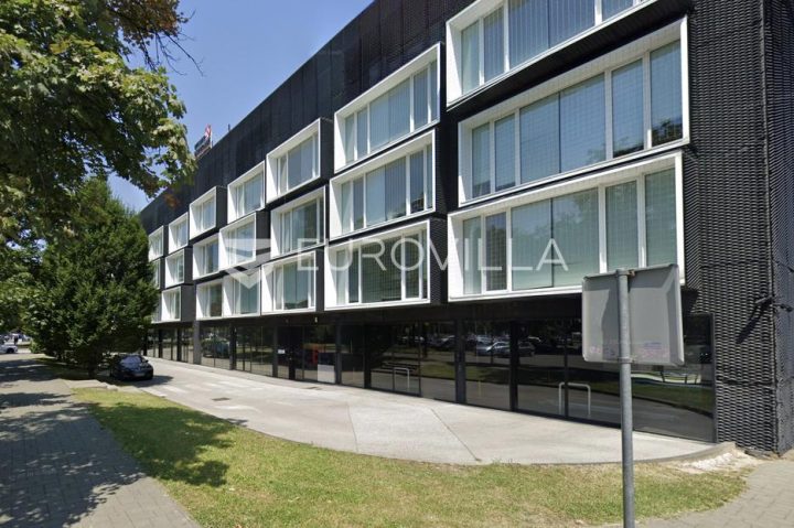 Gewerbefläche zu verkaufen 613 m² – Kanal