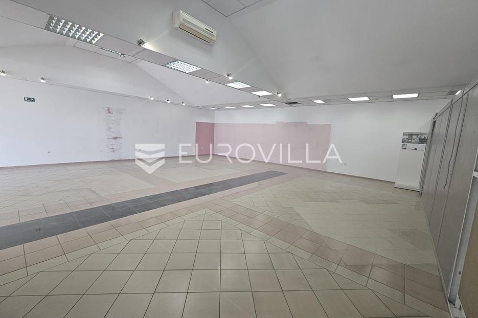 Poslovni prostor Na prodaju Industrijska zona (Čepinska)