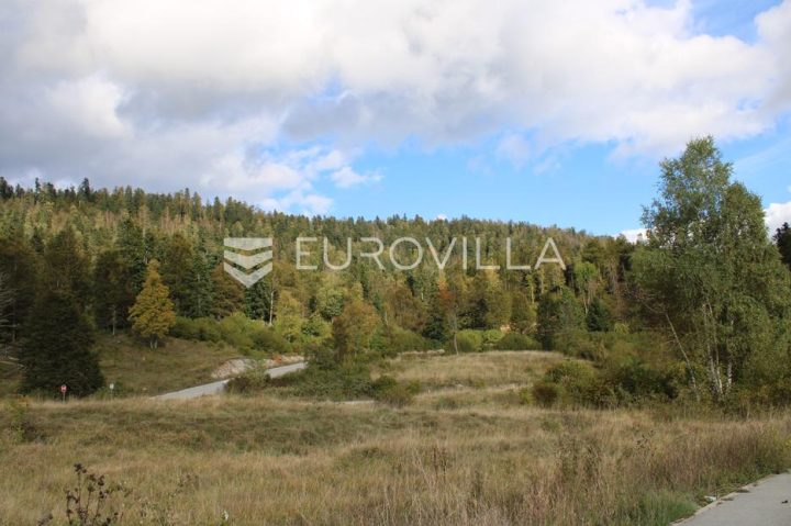 Działka na sprzedaż 823 m² – Fužine