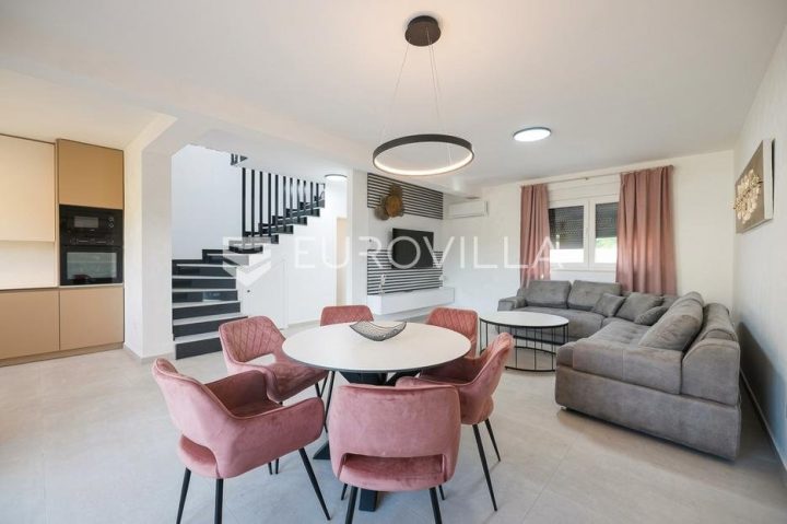 Hiša naprodaj 178 m² – Privlaka